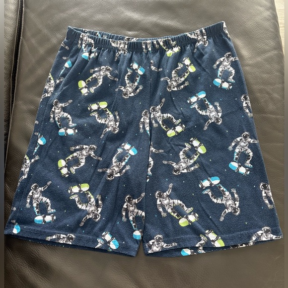 Boy’s Graphic Pajamas Set Bundle Size 18/20 - Picture 6 of 10